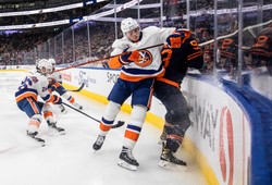 Islanders pokonali obrońców tytułu, choć przegrywali już 0:3 [WIDEO]