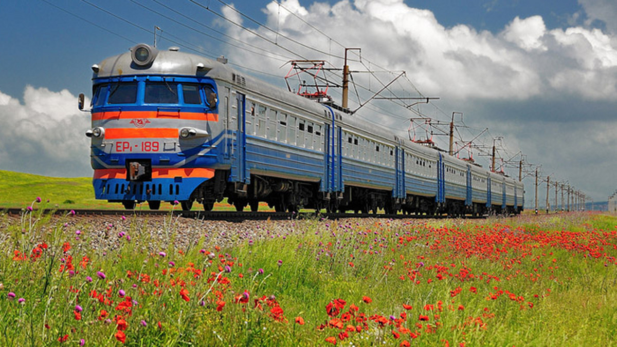 Ukraińskie koleje państwowe Ukrzaliznycia potwierdziły w środę, że w najbliższy piątek wyruszą regularne rejsy szybkiego pociągu relacji Kijów-Przemyśl. Przejazd w jedną stronę ma trwać około siedmiu godzin.