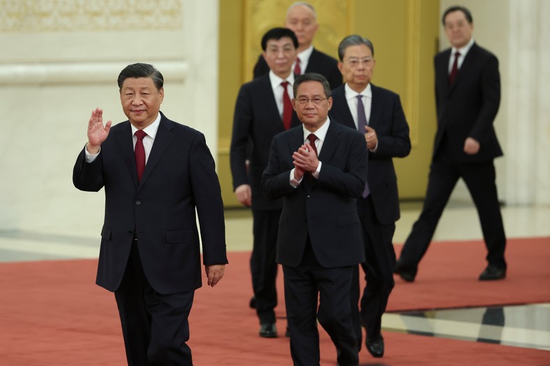 Xi Jinping, Li Qiang i inni politycy w Wielkiej Hali Ludowej w Pekinie, 23 października 2022 r. 