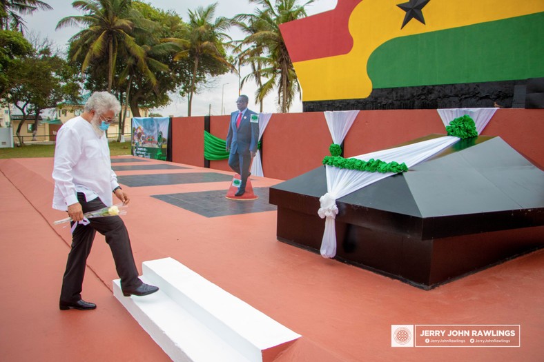 Rawlings visits Atta Mills' Asomdwee Park [ARTICLE] - Pulse Ghana