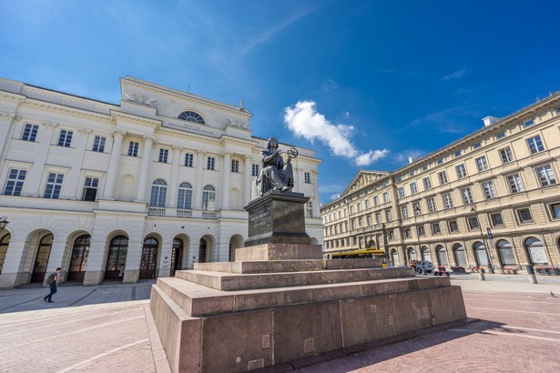 Pracownicy PAN z pensjami niższymi niż płaca minimalna. Jak to możliwe?