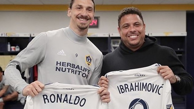 Mi lesz ebből? Visszacsábítaná a csapatába Ibrahimovicot Ronaldo