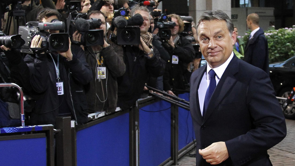 Poparcie dla rządzącej na Węgrzech partii Fidesz premiera Viktora Orbana spada w sondażach. Od listopada 2010 roku ugrupowanie to utraciło połowę elektoratu - wynika z opublikowanego w czwartek badania opinii publicznej Tarki.