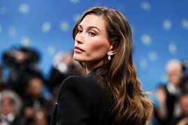 Proglašena NAJTUŽNIJA  ŽENA Met Gale 2025! Telo od MILION DOLARA, a na licu ČEMER I JAD: Jecala zbog BIVŠE DEVOJKE SVOG MUŽA, sad se pojavila SMRKNUTA kao nikad u životu