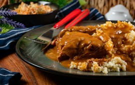 pyszny-obiad-na-niedziele-podajemy-przepis-ty-gotujesz-mieciutka-karkowka-w-sosie