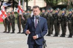 Błaszczak: Stan wyjątkowy pomoże uniknąć "ataku z tyłu"