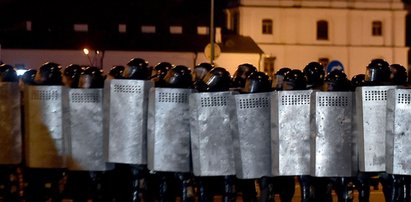 Demonstracja w Mińsku. Kolejne aresztowania. OMON zablokował ludzi w kościele