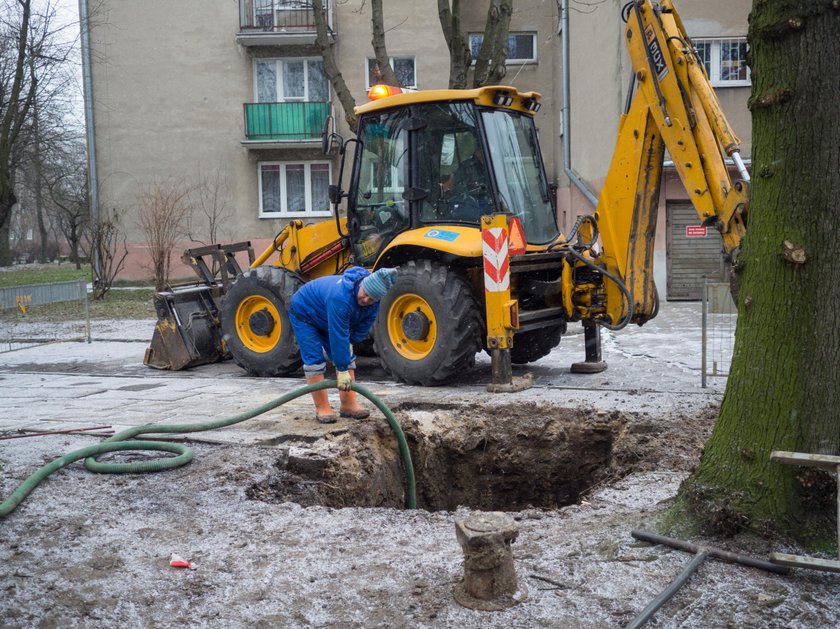 Awaria wodociągu w Łodzi. Bloki na Karolewie bez wody. ZWiK będzie pracował non stop