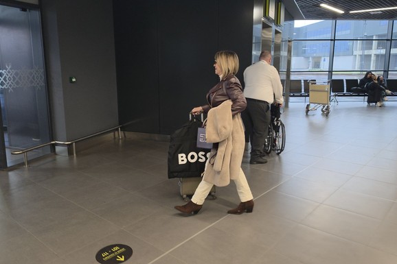 "ZABRANILA BIH PENZIJU, ŠTA ĆU KUĆI DA GLEDAM JAD" Pevačica zgrće 60.000 evra od biznisa, ali ovako priča o povlačenju sa scene