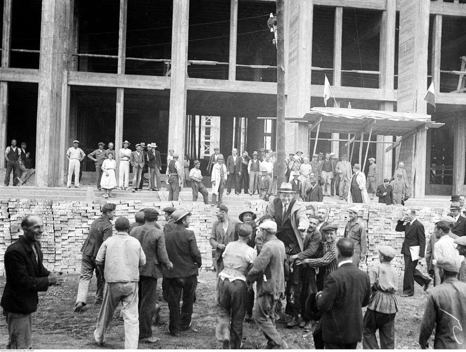 Muzeum Narodowe w Krakowie. Członkowie Komitetu Budowy Muzeum Narodowego na placu budowy (1936)