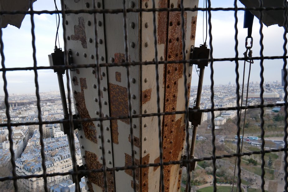 La Torre Eiffel está en mal estado.  Se filtraron informes secretos