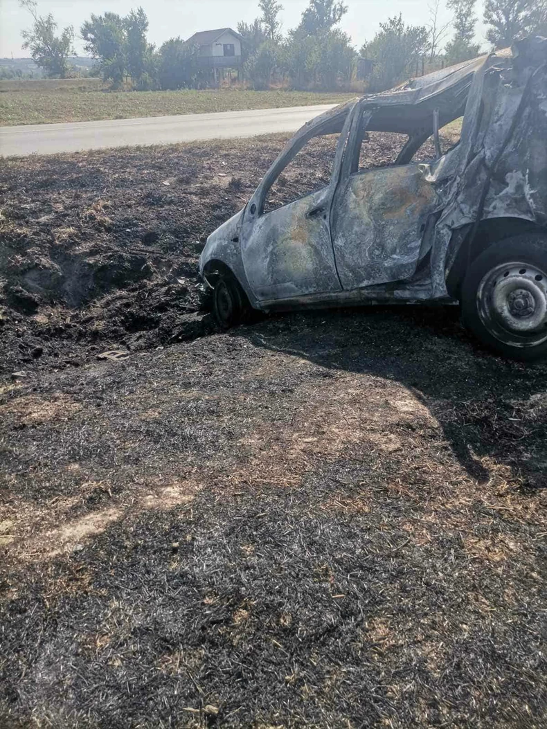 Od auta je ostalo zgarište