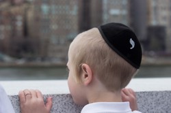 "Dzieci będą nosić czapki z daszkiem zamiast jarmułki". Fala antysemickich ataków w Niemczech