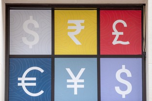 Złoty słabnie. Ile kosztuje dolar i euro? [7.08.2024]