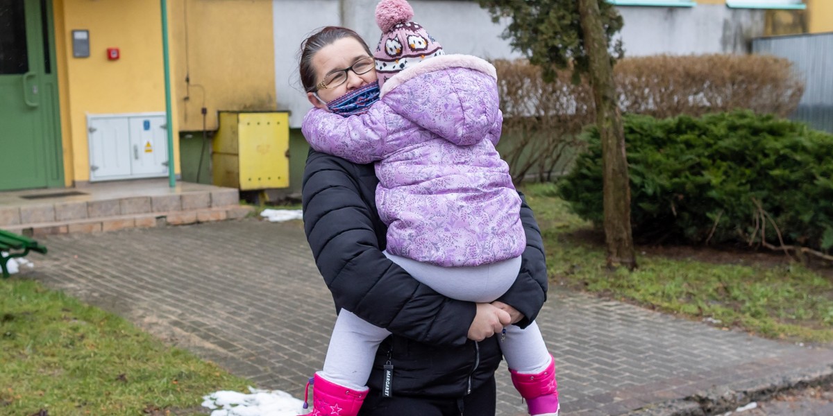 Pani Anna przyznaje, że hałasy w bloku są męczące i utrudniają spanie.