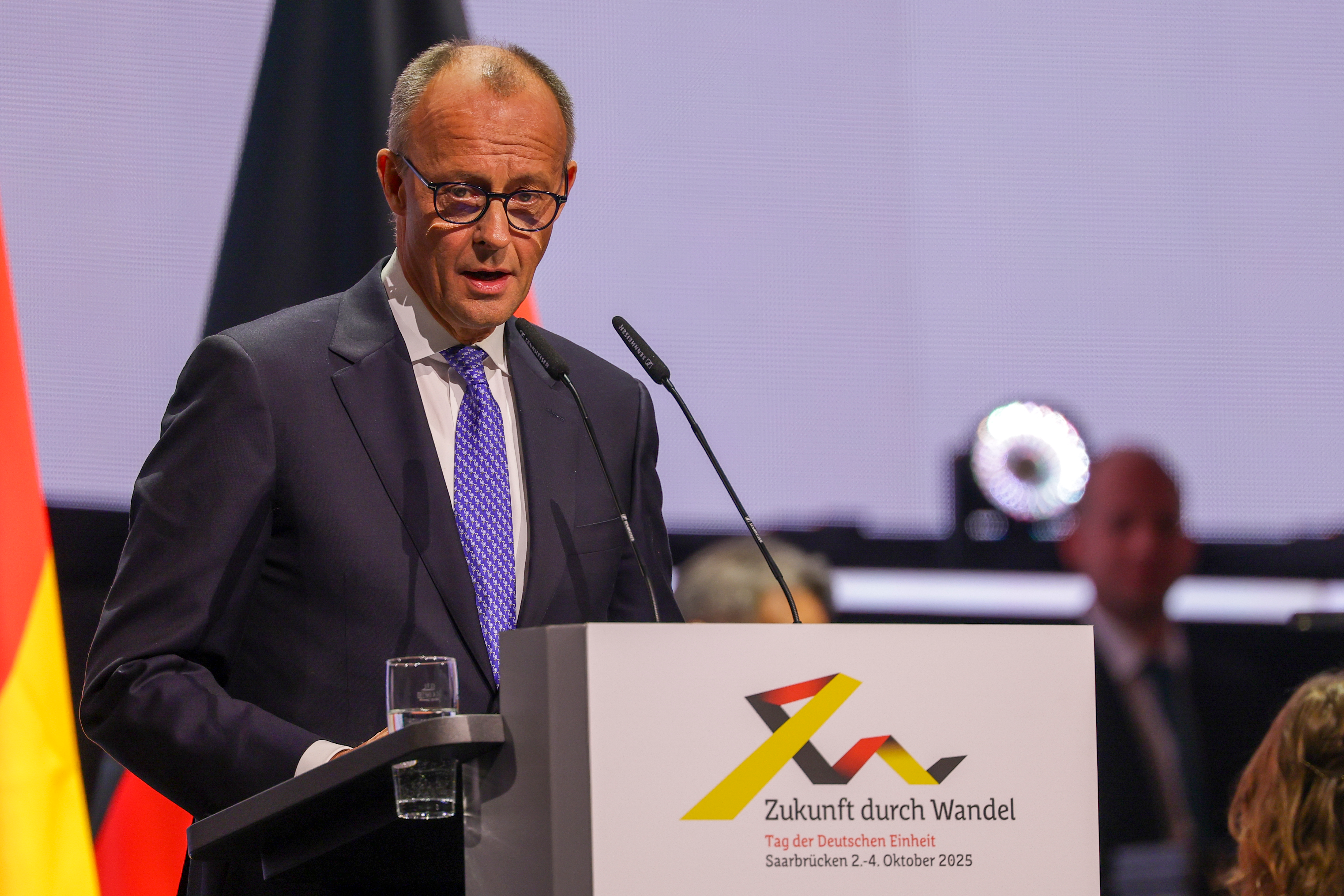 35 Jahre Einheit - doch jeder Dritte sieht Deutschland gespalten