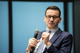 Z bankiera na premiera. Mateusz Morawiecki szybszy niż piłka