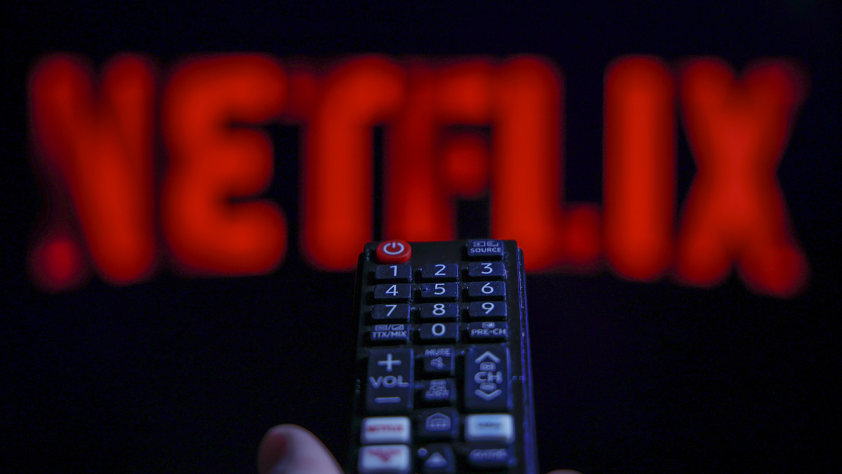 Platforma Netflix zwiększa ceny pakietów dla użytkowników dzielących konto