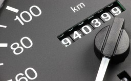 Pierwszeństwo dla pieszych przed wejściem na pasy. Premier zapowiada zmiany