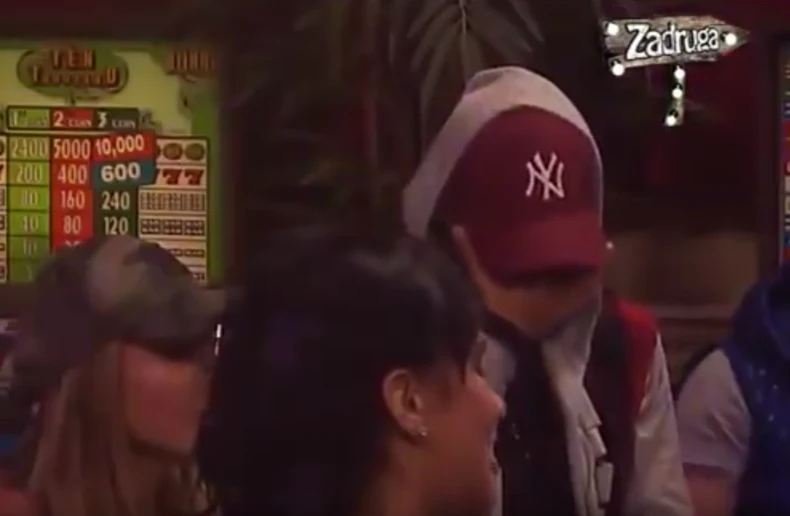 Savo hteo da propadne u zemlju od sramote