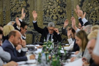 Burzliwa debata i kilkadziesiąt poprawek: Sejmowa komisja poparła projekt noweli ws. SN i KRS