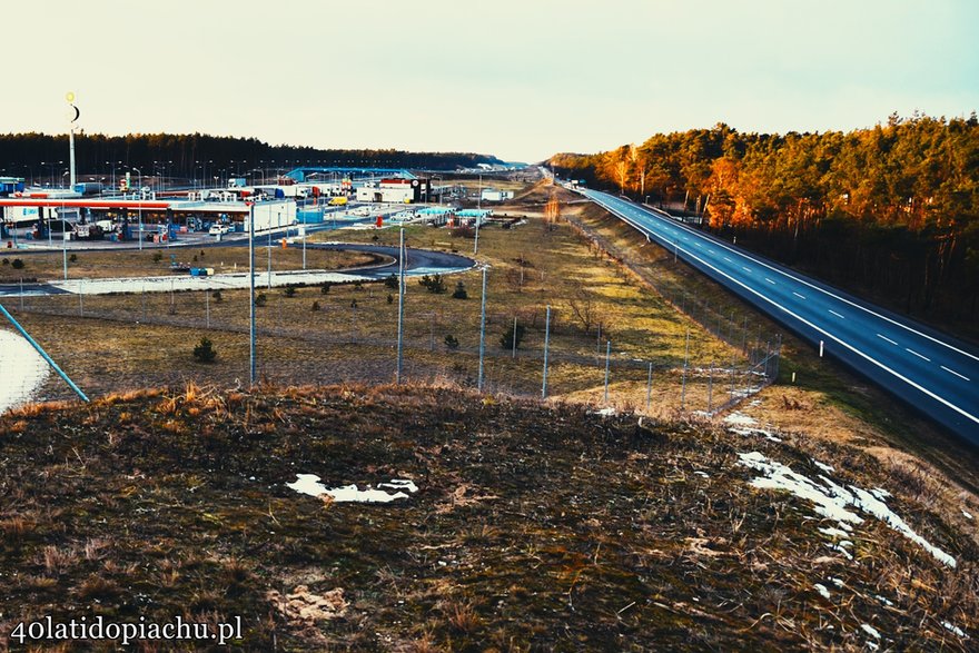 Po lewej: autostrada A1, po prawej droga nr 91