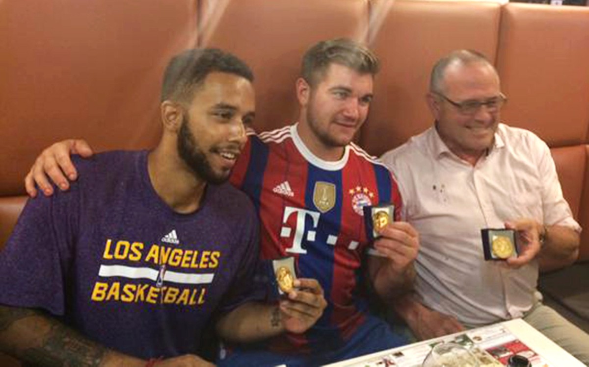 Anthony Sadler i Alek Skarlatos z USA i Chris Norman w Wielkiej Brytanii z medalami za odwagę