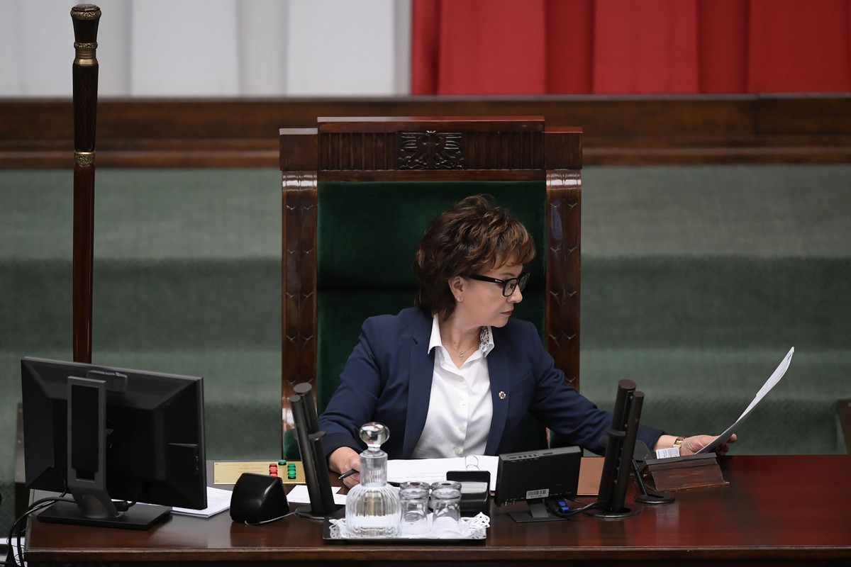 Elżbieta Witek zanosiła się śmiechem w czasie głosowania nad członkami ds. pedofilii. "Śmiałam się z sytuacji"