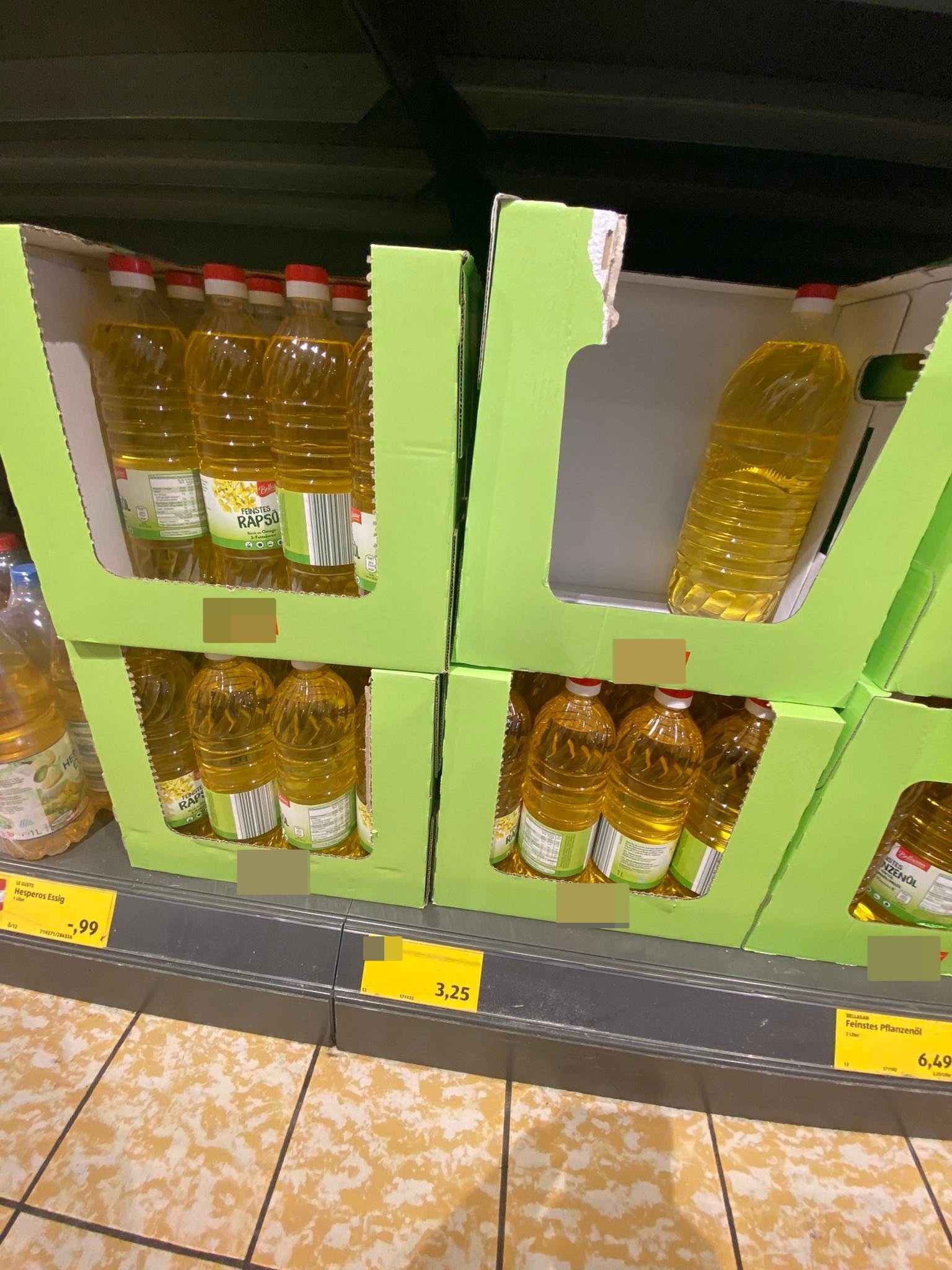 Čitateľka nafotila ceny litra repkového oleja.