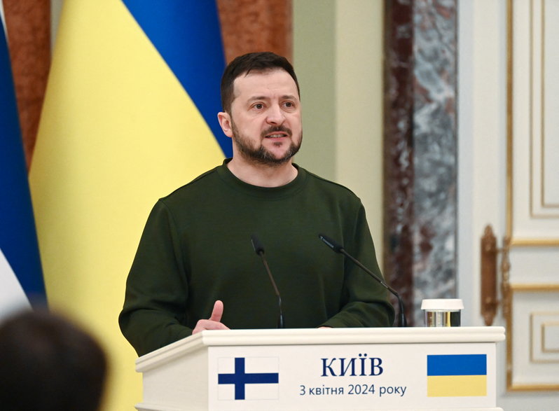 Prezydent Ukrainy Wołodymyr Zełenski przemawia podczas spotkania z prezydentem Finlandii Alexandrem Stubbem w Kijowie, 3 kwietnia 2024 r.