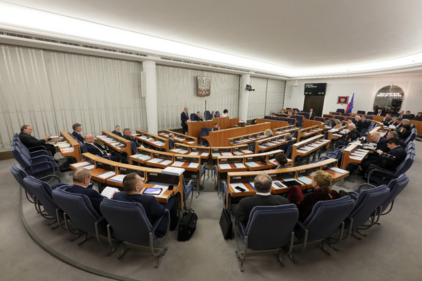 Za podjęciem uchwały w tej sprawie głosowało 58 senatorów, jeden był przeciw, a 36 wstrzymało się od głosu. Teraz projekt trafi pod obrady Sejmu