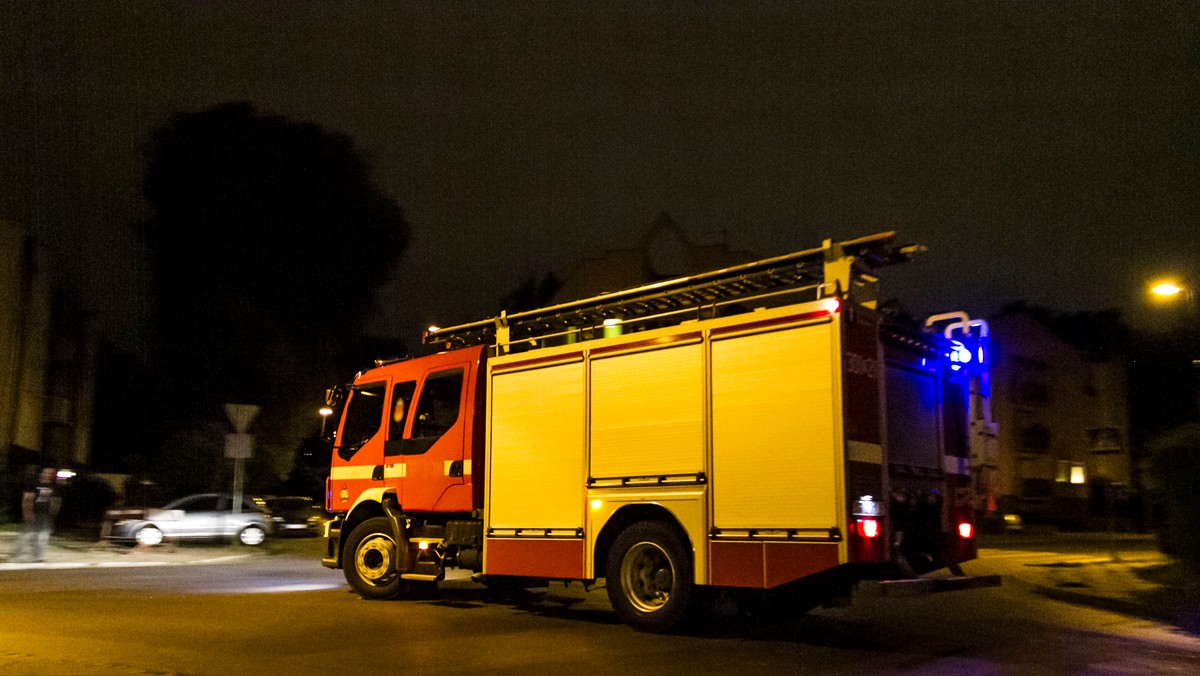 20 osób ewakuowano po tym, jak w jednej ze świętochłowickich kamienic wybuchł pożar. 64-letnia lokatorka trafiła do szpitala.