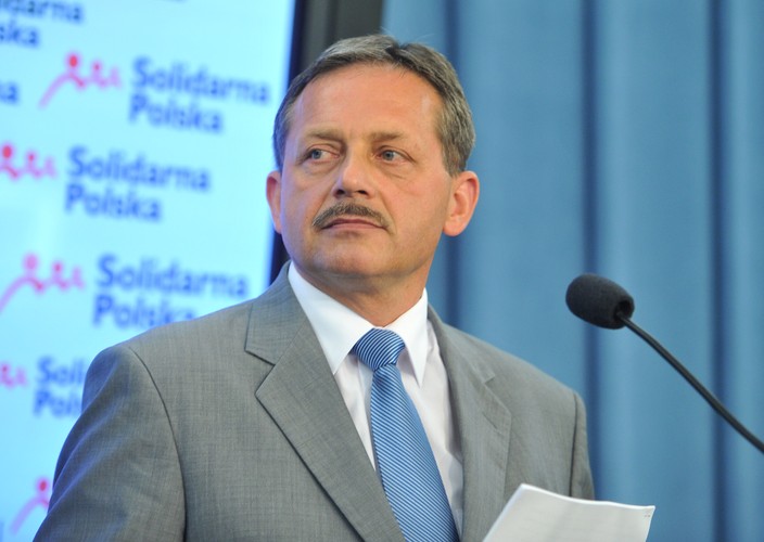 Poseł Jerzy Rębek był już w PO, Solidarnej Polsce oraz dwukrotnie w Prawie i Sprawiedliwości, która to partia w dalszym ciągu nie do końca odzwierciedla jego poglądy. W tej kadencji Sejmu inaczej niż klub głosował 11,55 proc.