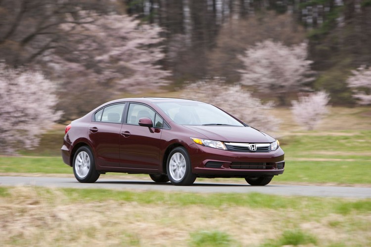 Honda civic
5. miejsce na liście złodziejskich hitów - to awans tego modelu z 6. lokaty w 2011 roku. Jak ustalił portal dziennik.pl od stycznia do końca września 2012 roku zniknęło 228 sztuk tego auta.