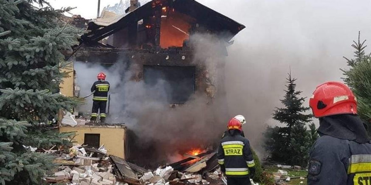 Potężny pożar pod Warszawą. Zginęły dwie osoby. W domu wybuchł gaz?