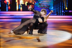 Gorące pocałunki Katarzyny Zillmann i Janji Lesar. Widzowie podzieleni [WIDEO]