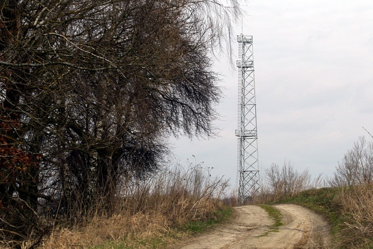 Polsko-rosyjska granica, biegnąca wzdłuż granic województwa warmińsko-mazurskiego, jest zewnętrzną granicą Unii Europejskiej. 

<br>Na zdjęciu: wieża obserwacyjna straży granicznej w pobliżu miejscowości Żardyny<br><br>(tw/cat) PAP/Tomasz Waszczuk