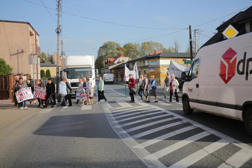 Mieszkańcy Brzezin protestują przeciw wysokim opłatom na cmentarzu 