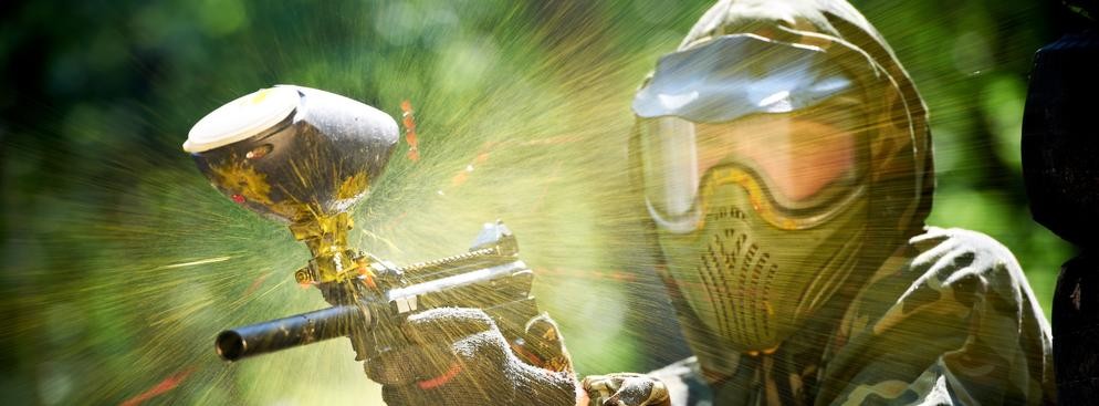<b>Paintball </b><br/> - to rodzaj gry zespołowej, która polega na pozorowanej walce przy użyciu markerów – strzelamy z nich do przeciwnika kolorowymi, żelatynowymi kulkami.  W Polsce ta dyscyplina staje się z roku na rok coraz bardziej popularna.