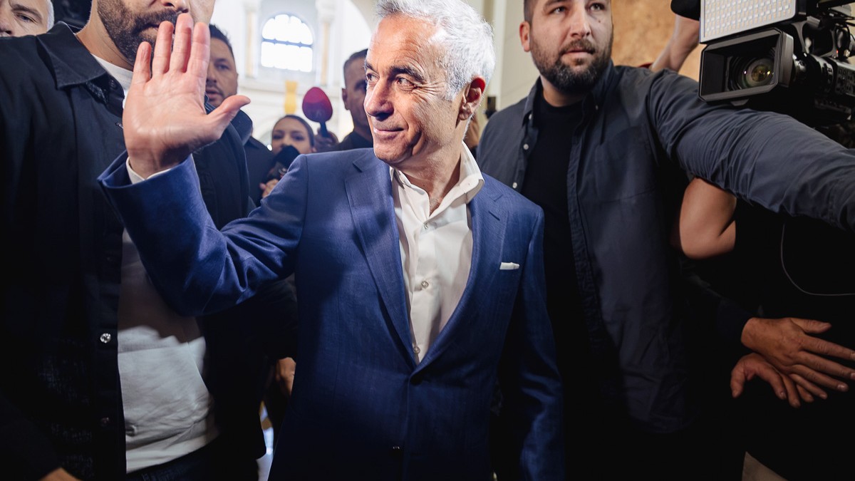 Călin Georgescu a fost adus, din nou, la DIICOT pentru a doua zi de percheziții informatice. Cristela Georgescu a fost chemată și ea