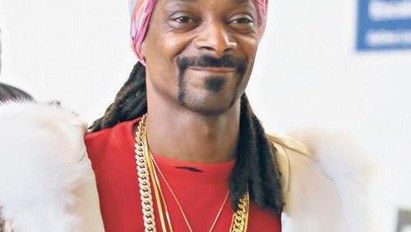 Szőrmebundában jampizik Snoop Dogg
