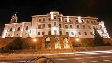 Będzie remont otoczenia zamku książąt Sułkowskich. Muzeum ogłosi przetarg