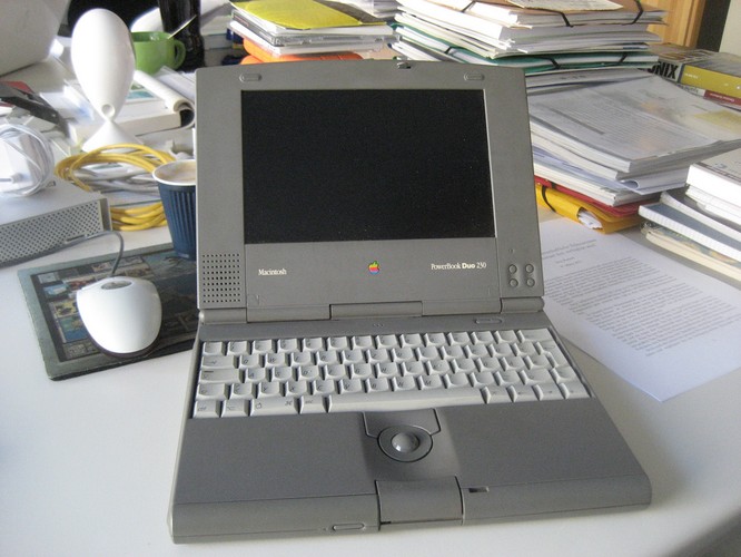 Macintosh PowerBook Duo 1992. Fot. Flickr/Schockwellenreiter