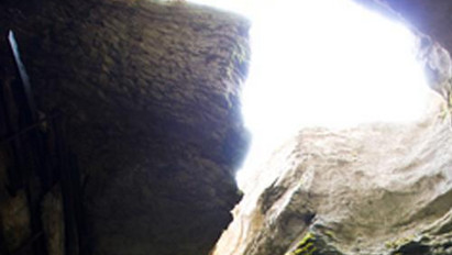 Szörnyethalt egy magyar alpinista egy aknabarlangban