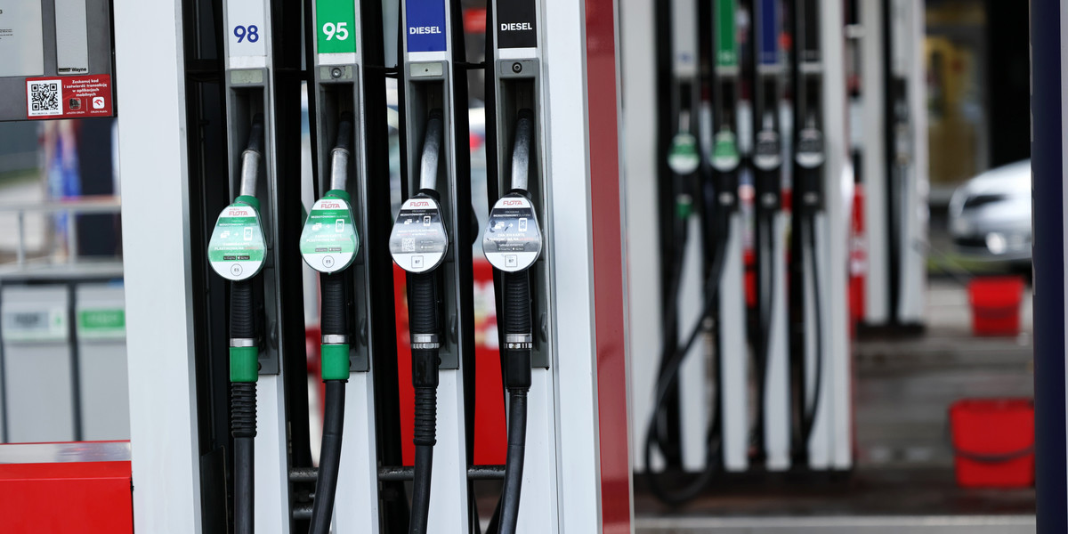 Ceny paliw będą spadać jeszcze mocniej.
