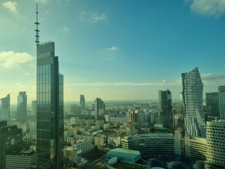 Varso Tower widziany z kawiarni na 40. piętrze hotelu Marriot