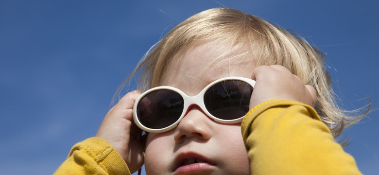 Ekspert: latem okulary przeciwsłoneczne chronią przed wieloma chorobami