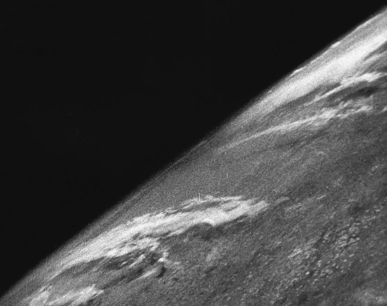 Pierwsze zdjęcie zrobione z kosmosu wykonano w 1946 roku na pokładzie rakiety V-2/A4 wystrzelonej przez USA