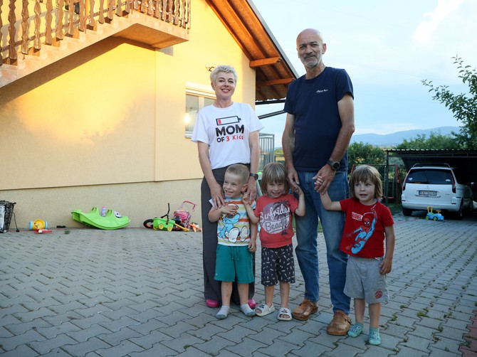 Rada sa suprugom i decom