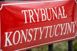 Obniżenie renty inwalidzkiej byłego funkcjonariusza zgodne z Konstytucją